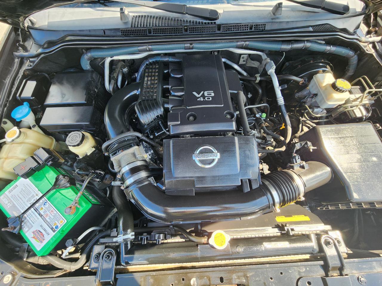 Nissan Frontier LE Crew Cab 4WD 2010
