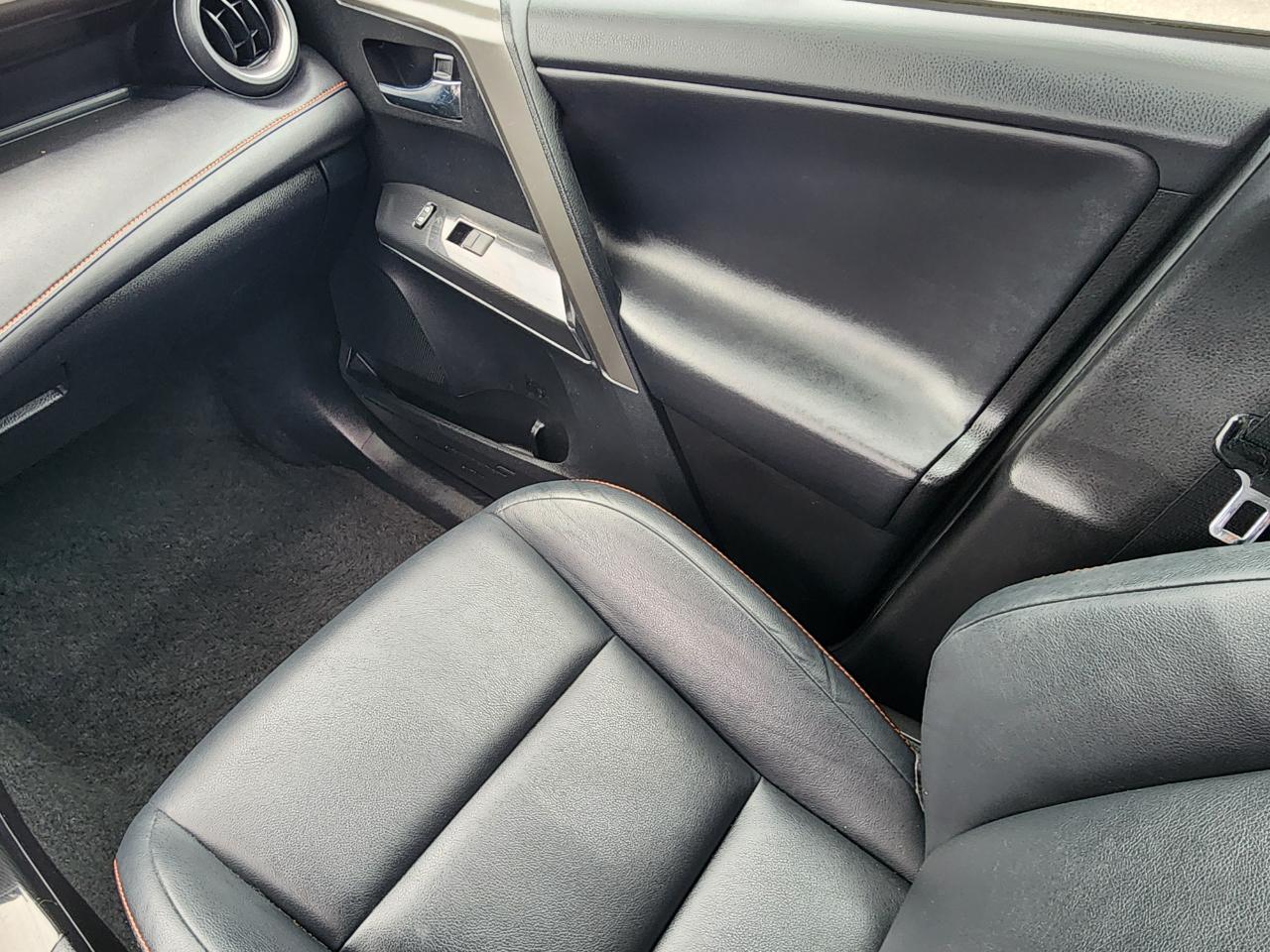 Toyota RAV4 SE 4WD 2017