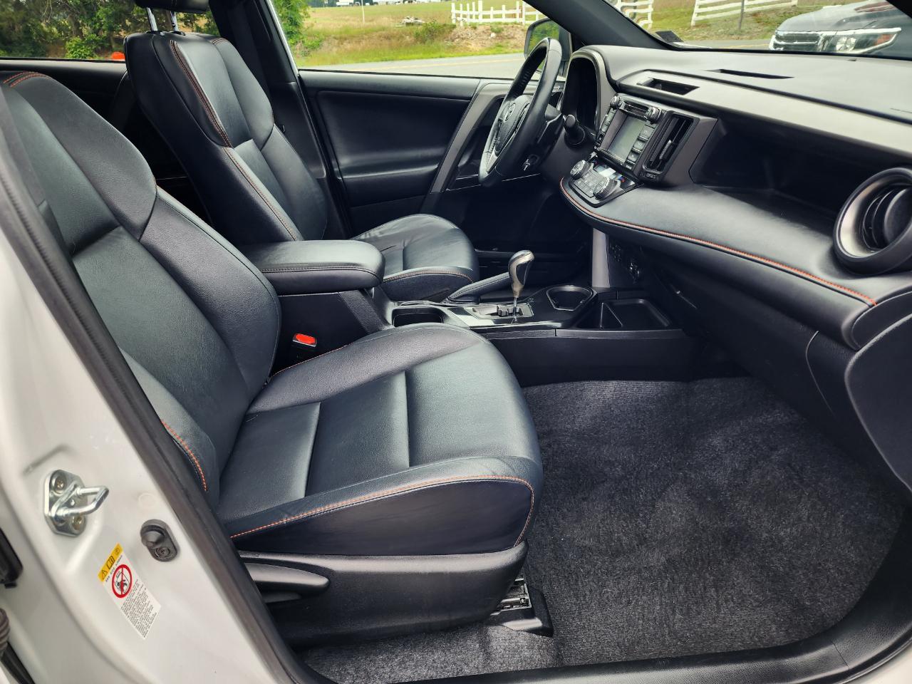 Toyota RAV4 SE 4WD 2017
