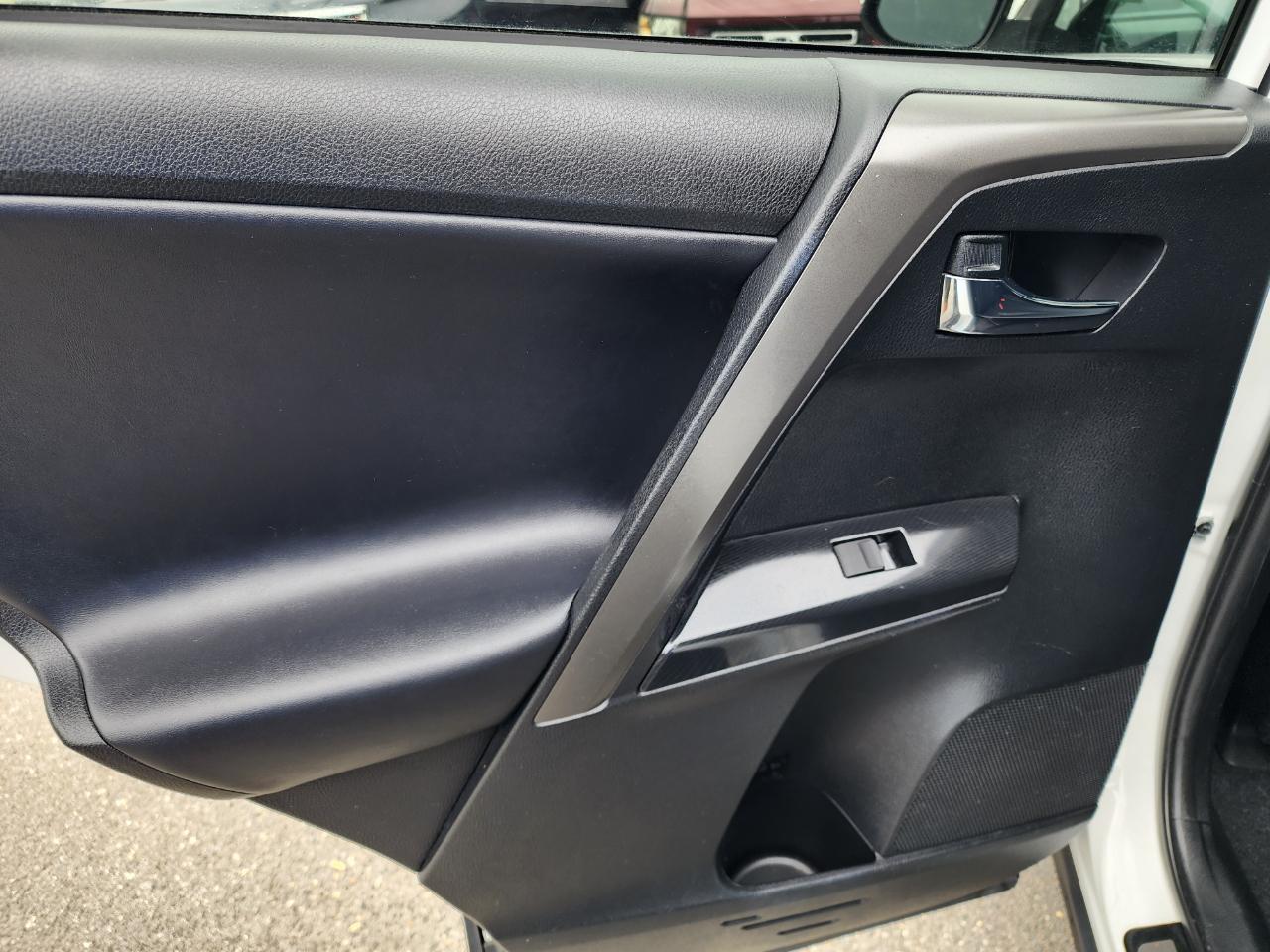 Toyota RAV4 SE 4WD 2017