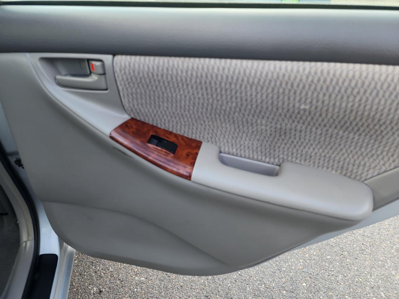 Toyota Corolla LE 2006