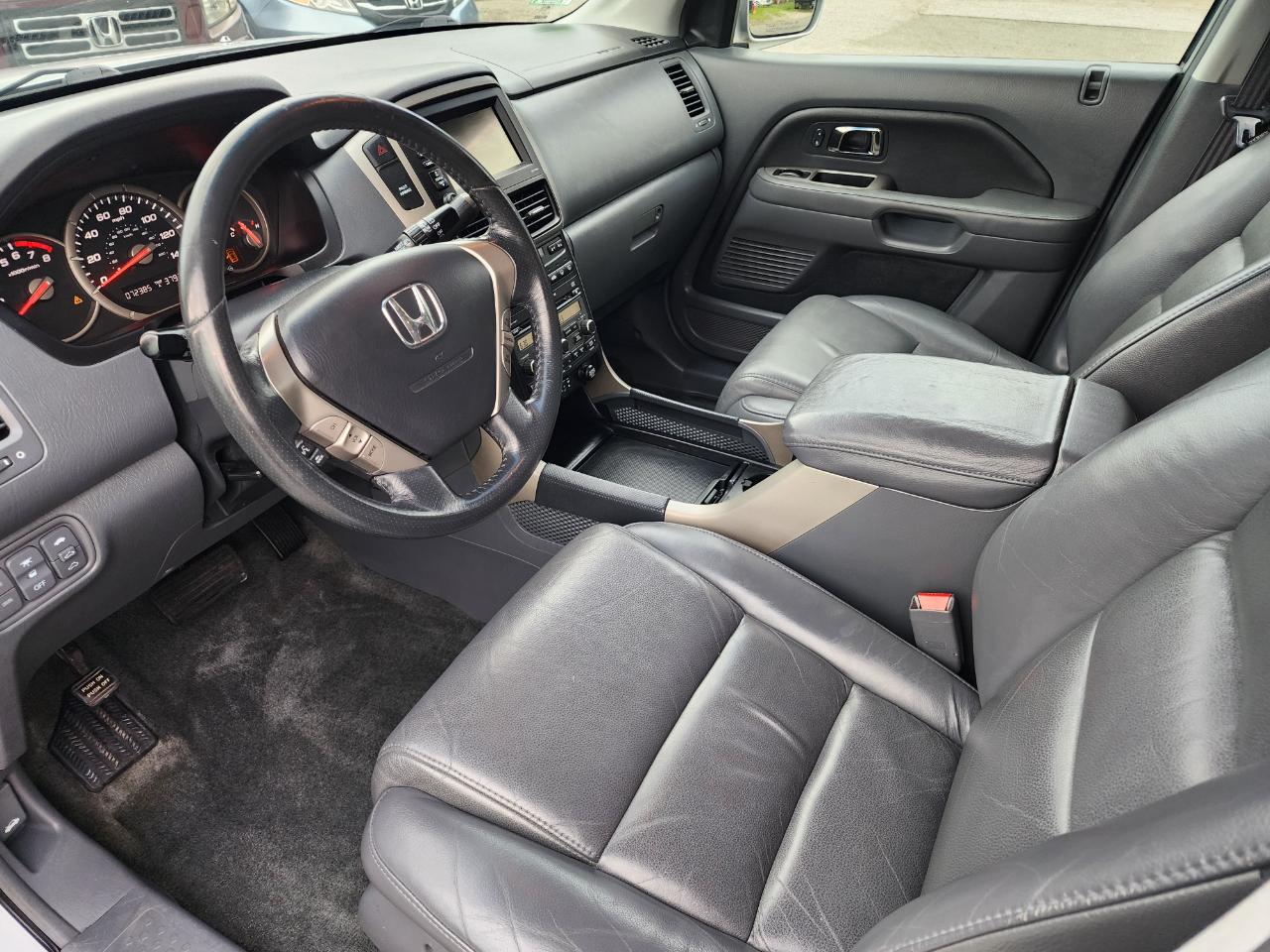 Honda Pilot EX w/Leather and Navigation 2006