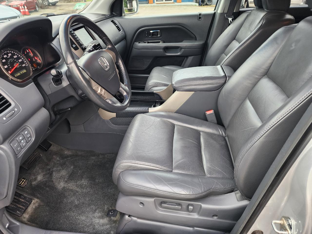 Honda Pilot EX w/Leather and Navigation 2006