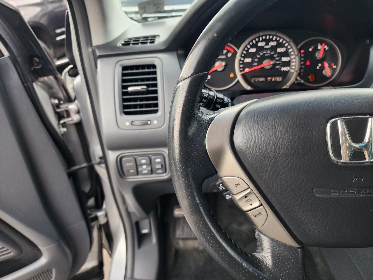 Honda Pilot EX w/Leather and Navigation 2006