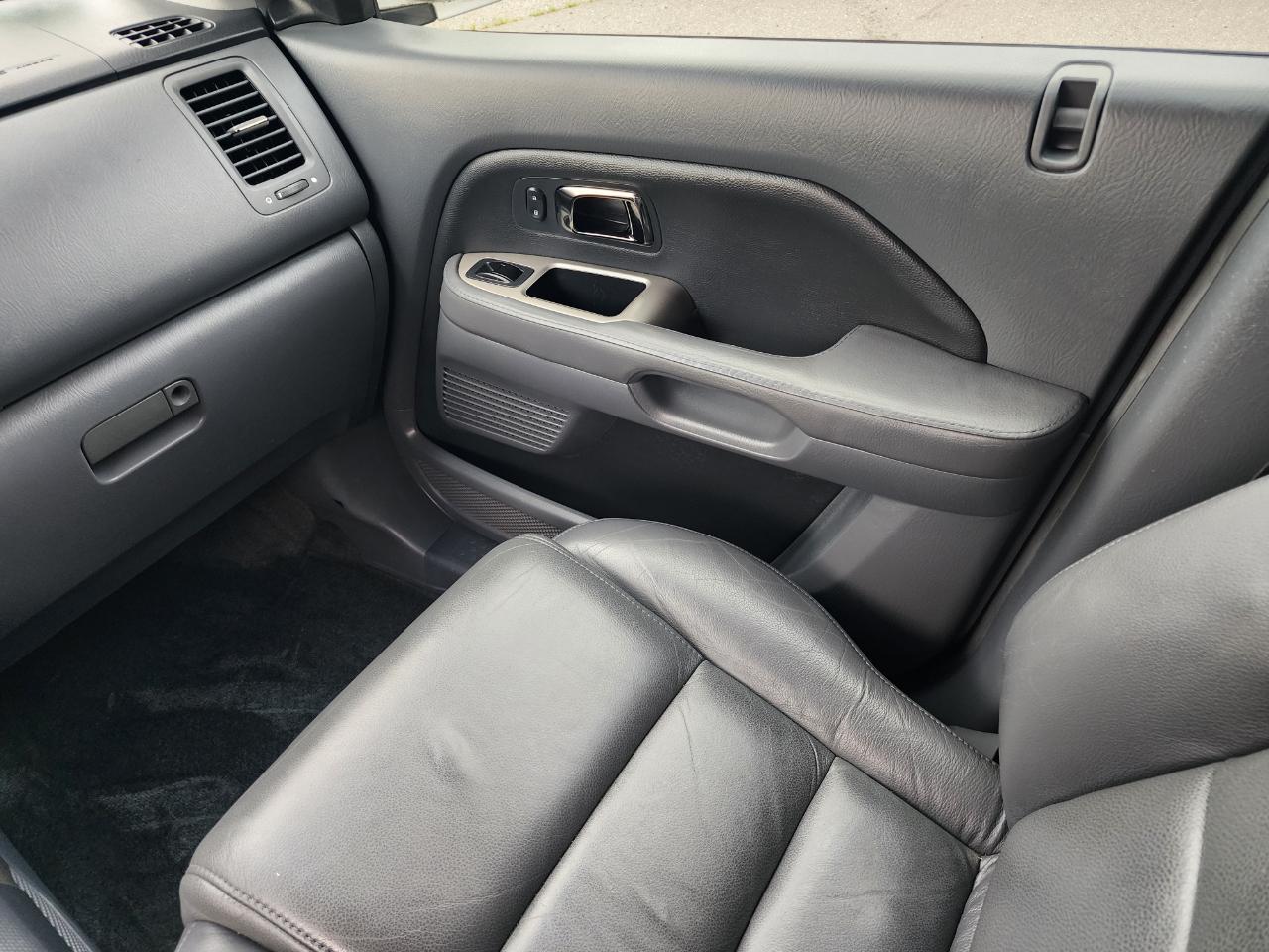 Honda Pilot EX w/Leather and Navigation 2006