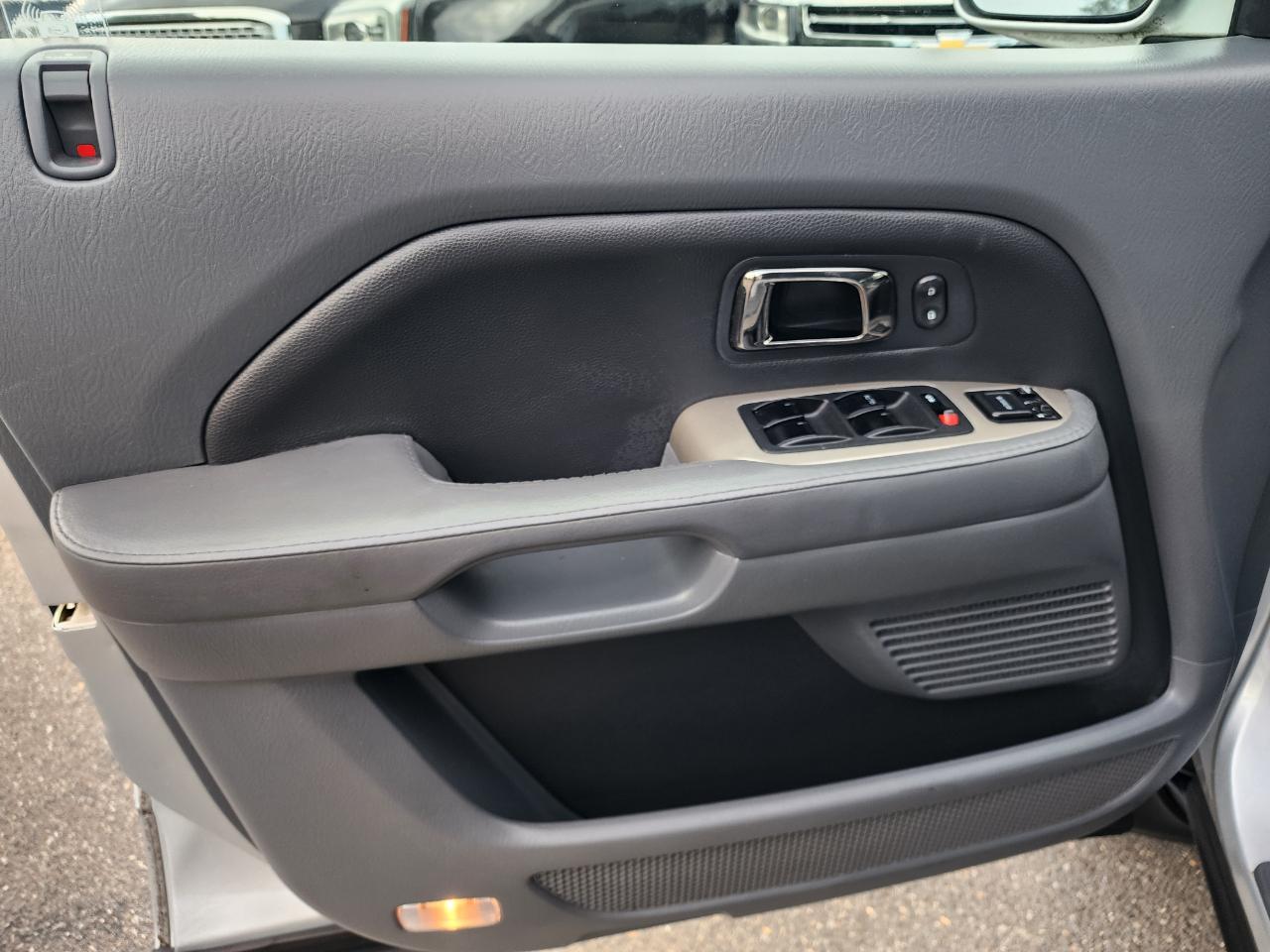 Honda Pilot EX w/Leather and Navigation 2006