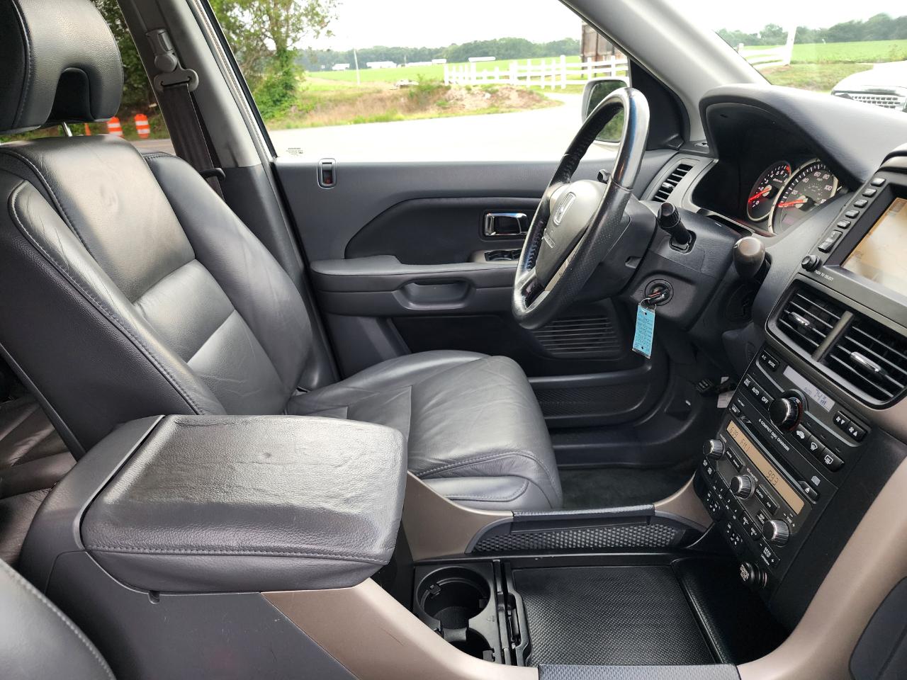 Honda Pilot EX w/Leather and Navigation 2006