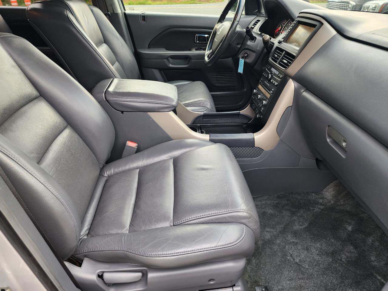 Honda Pilot EX w/Leather and Navigation 2006