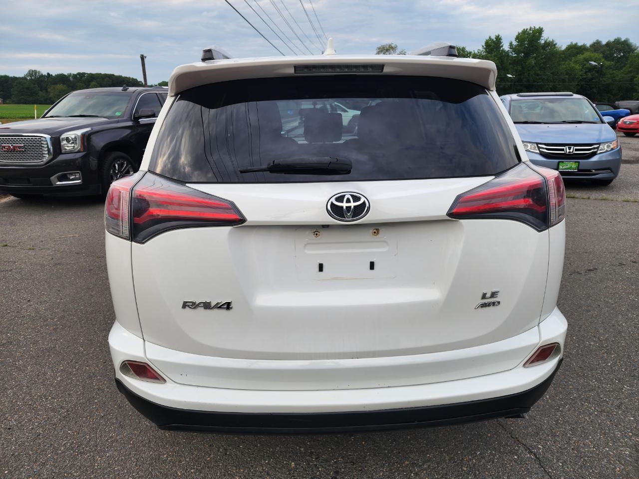 Toyota RAV4 LE AWD 2016