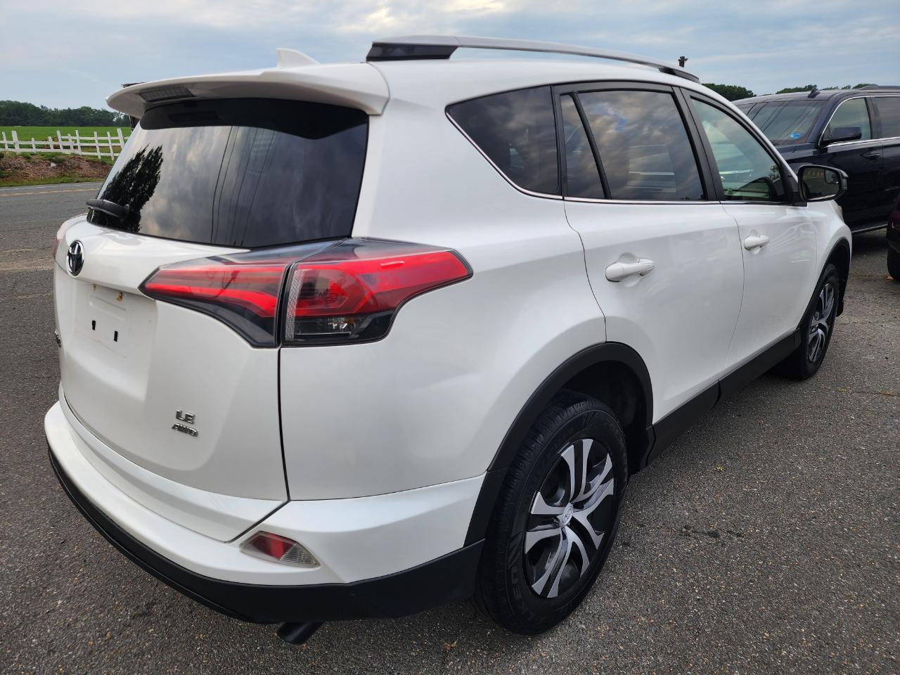Toyota RAV4 LE AWD 2016
