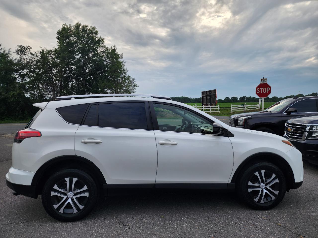 Toyota RAV4 LE AWD 2016