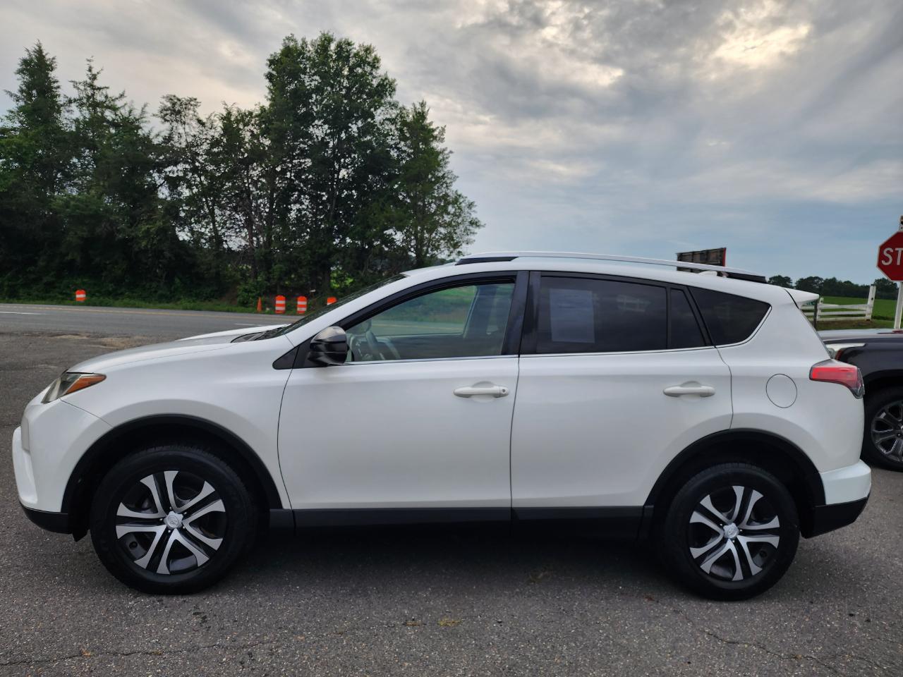 Toyota RAV4 LE AWD 2016