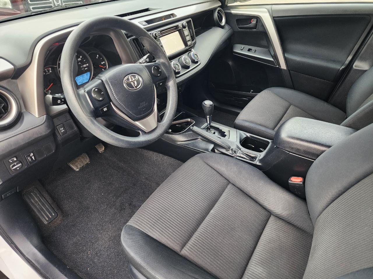 Toyota RAV4 LE AWD 2016