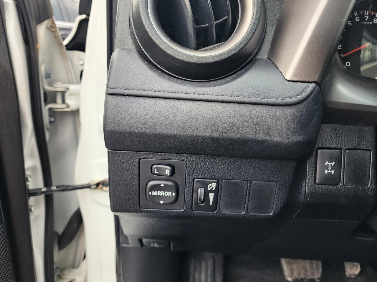 Toyota RAV4 LE AWD 2016