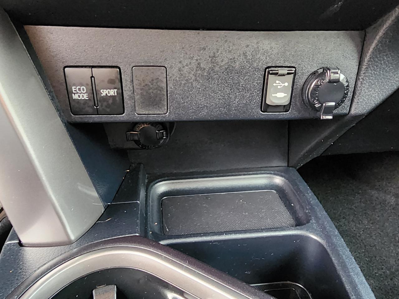 Toyota RAV4 LE AWD 2016