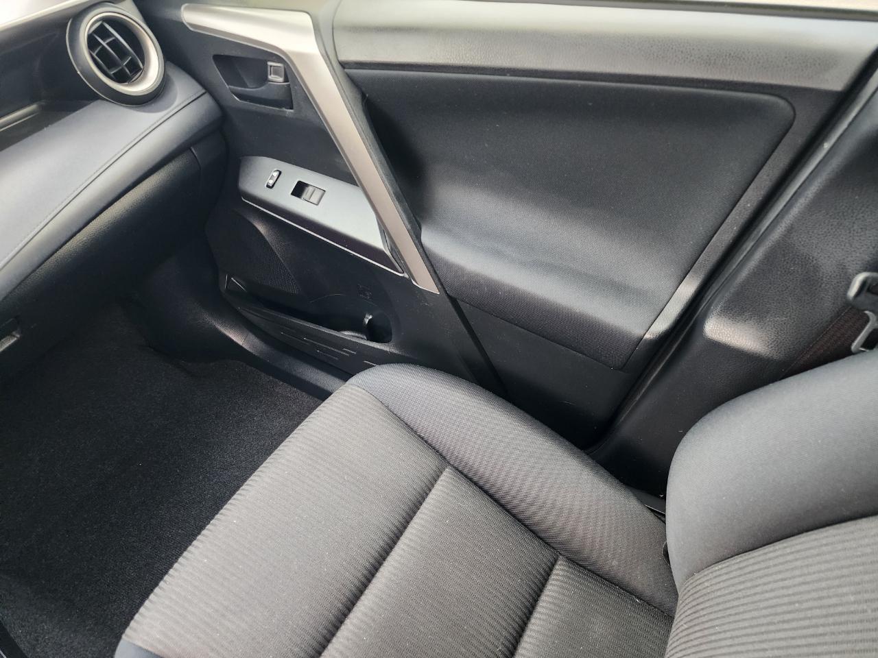 Toyota RAV4 LE AWD 2016