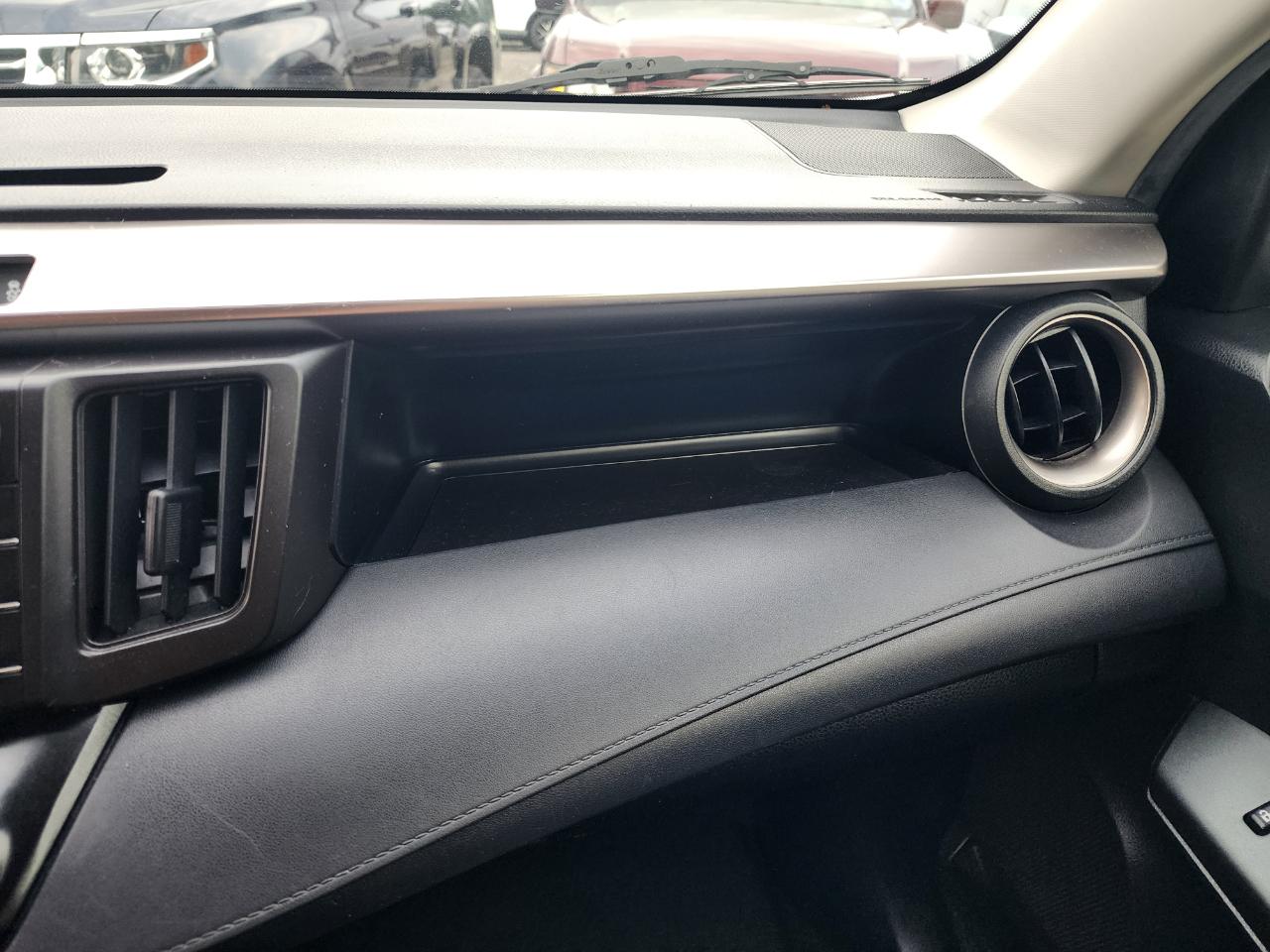 Toyota RAV4 LE AWD 2016