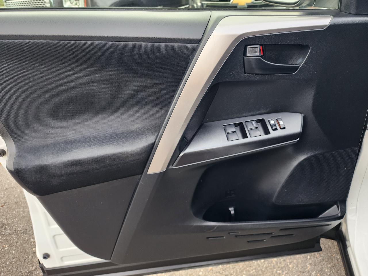 Toyota RAV4 LE AWD 2016