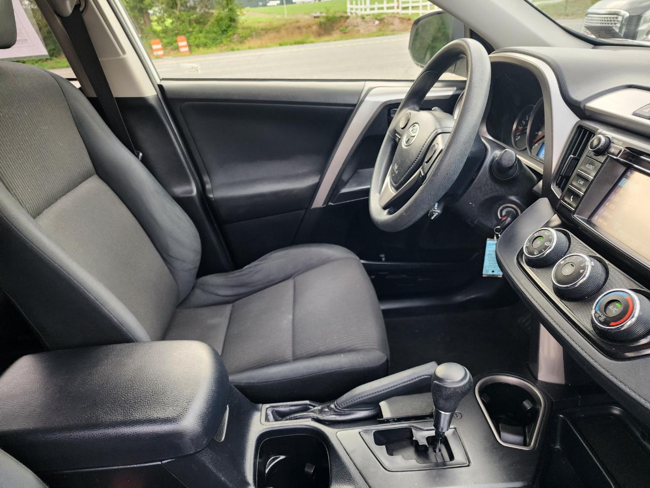 Toyota RAV4 LE AWD 2016