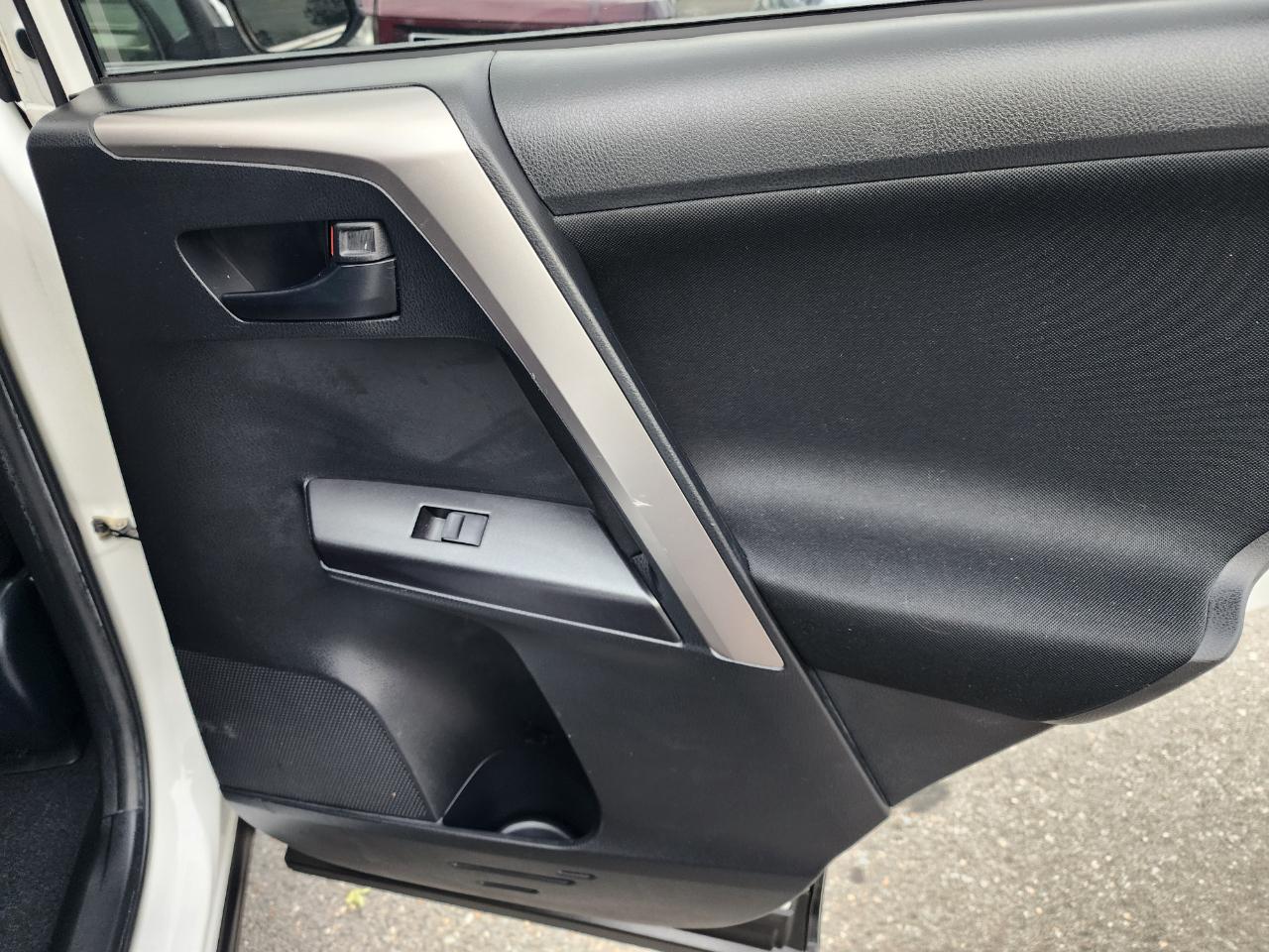 Toyota RAV4 LE AWD 2016