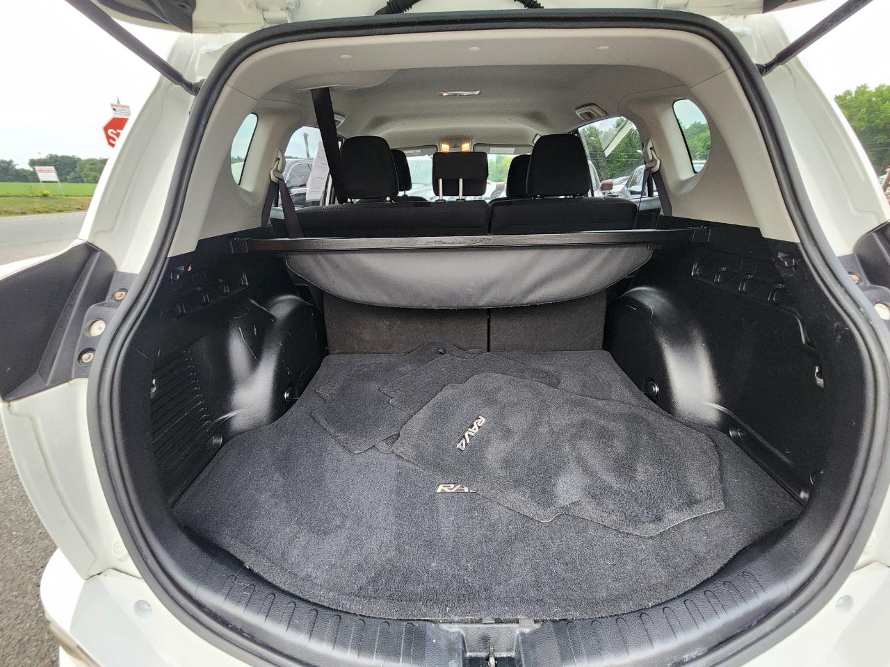 Toyota RAV4 LE AWD 2016