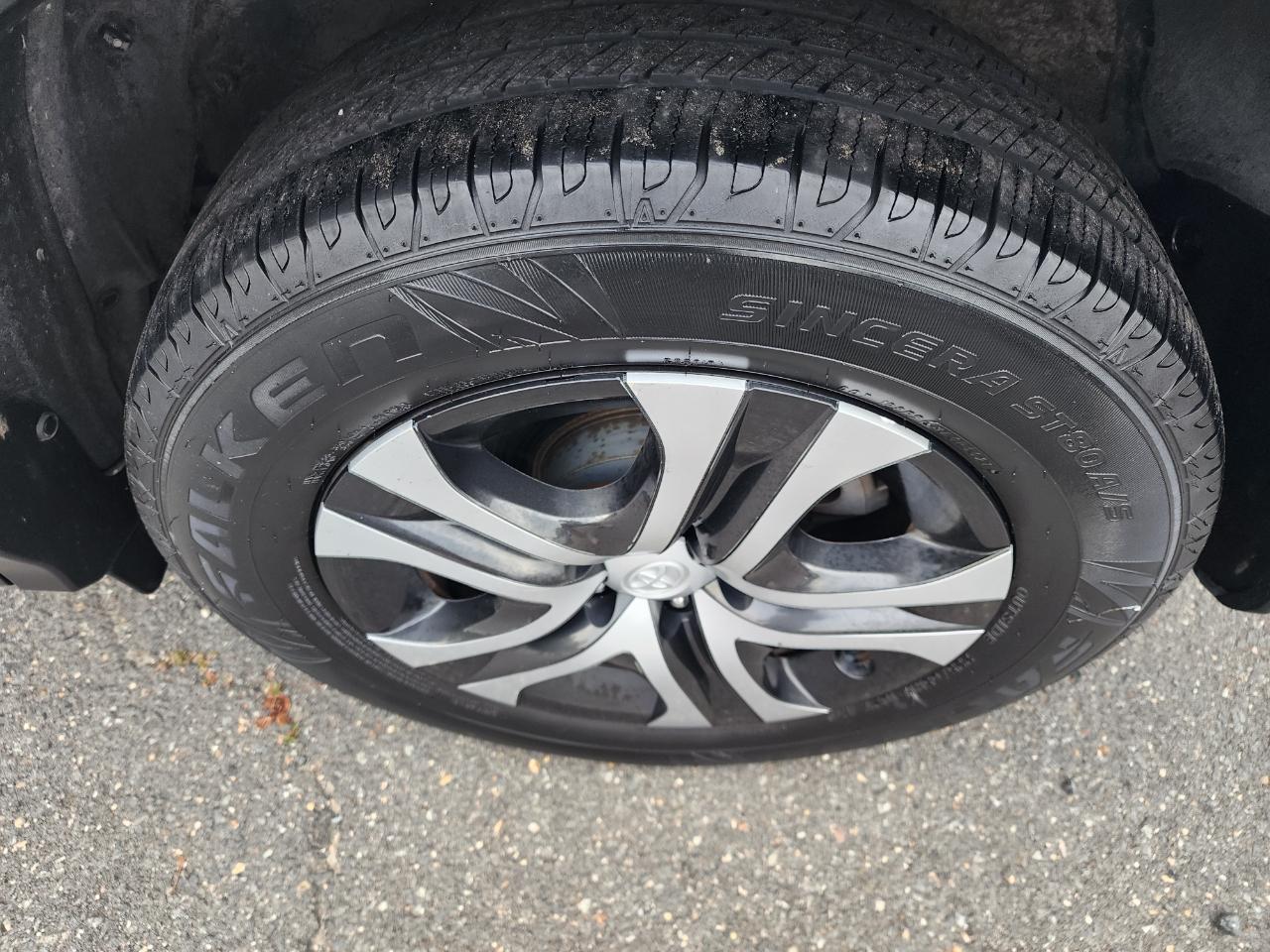 Toyota RAV4 LE AWD 2016