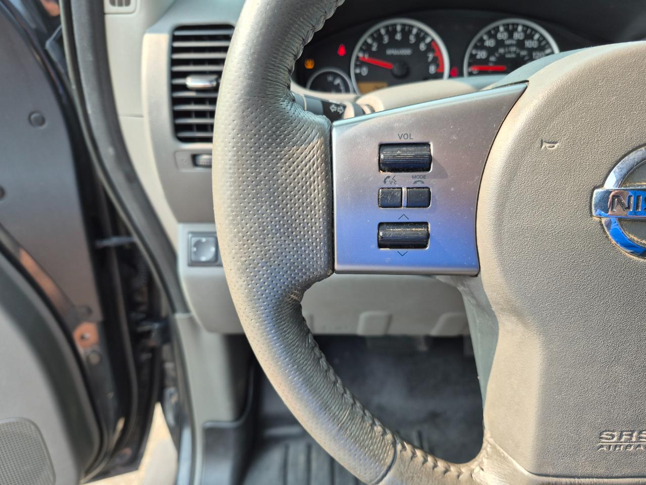 Nissan Frontier SL Crew Cab 4WD 2012