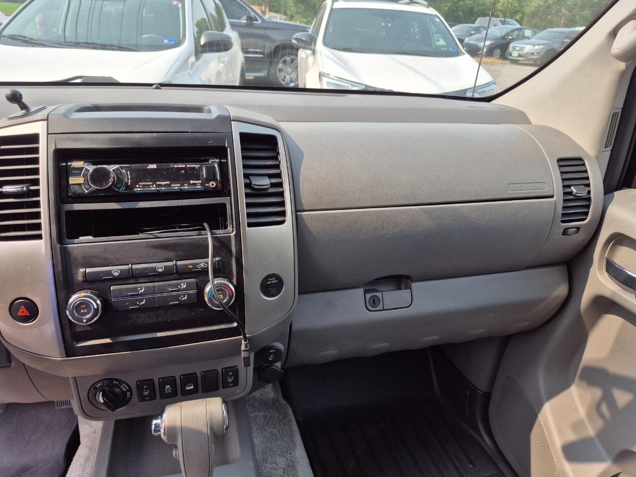 Nissan Frontier SL Crew Cab 4WD 2012