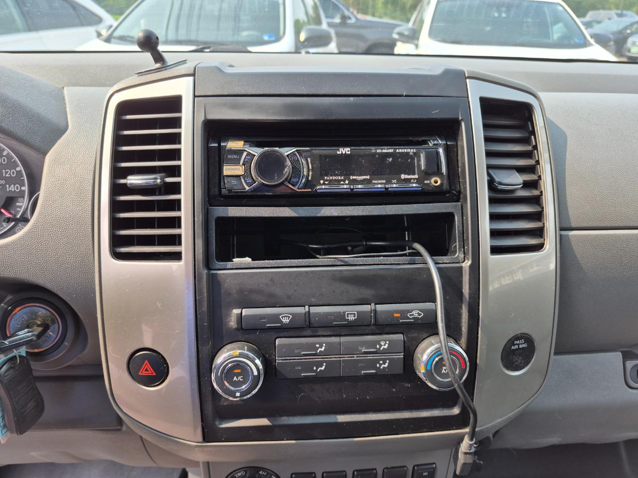 Nissan Frontier SL Crew Cab 4WD 2012