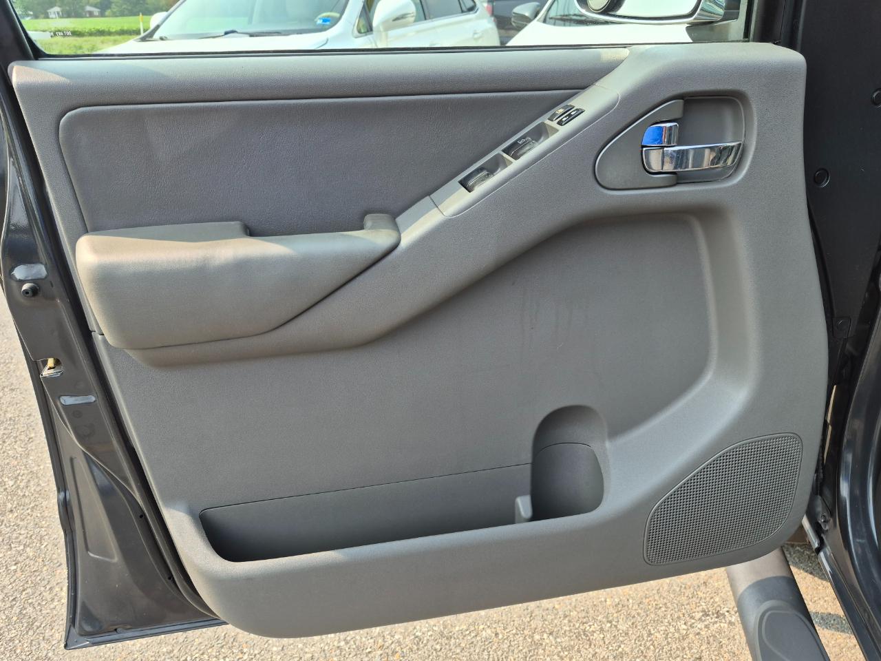 Nissan Frontier SL Crew Cab 4WD 2012