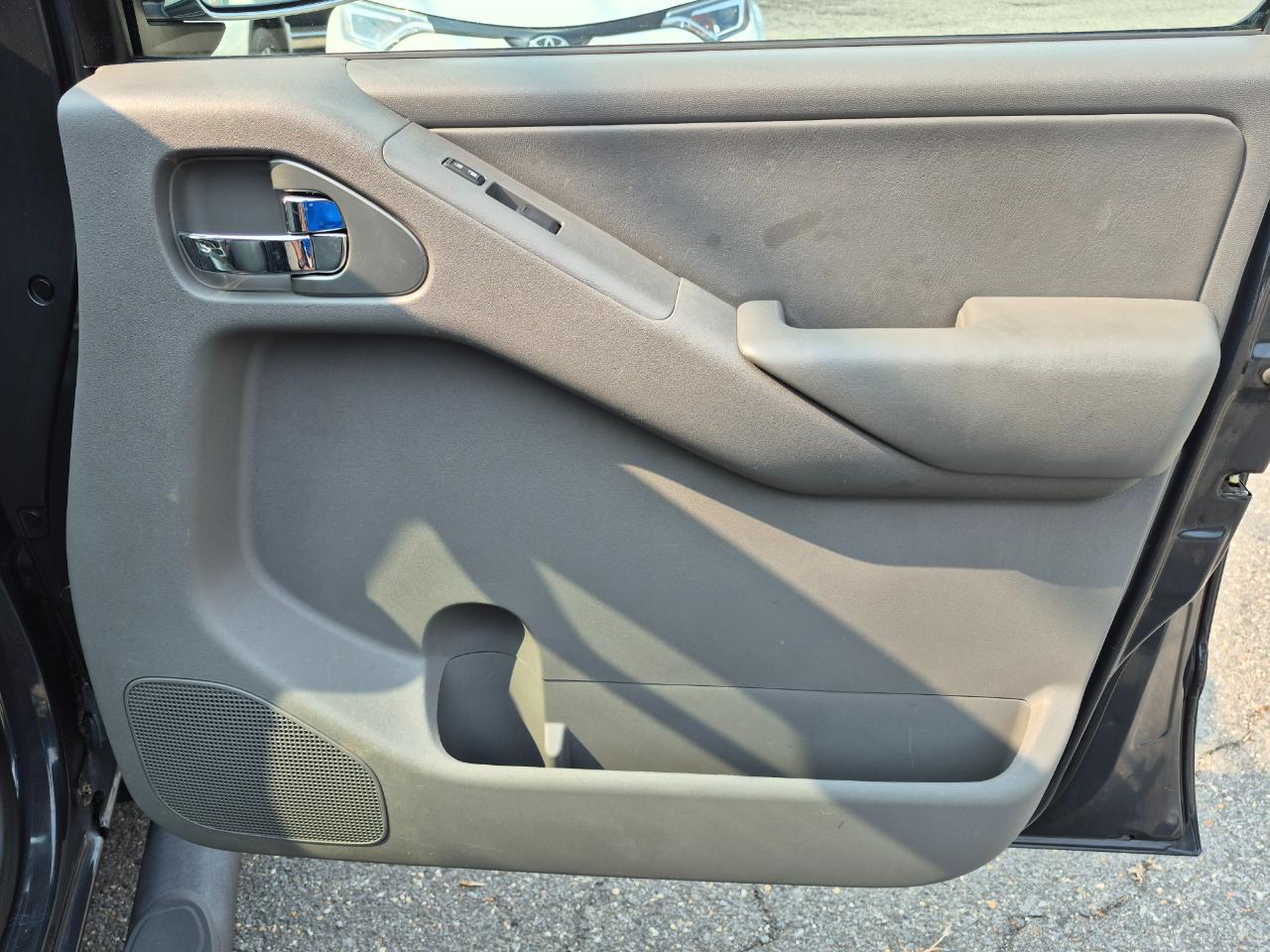 Nissan Frontier SL Crew Cab 4WD 2012