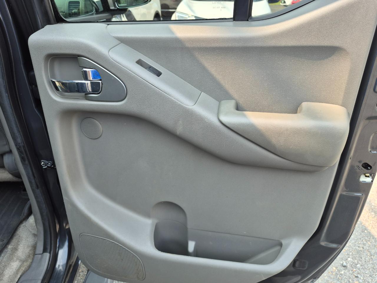 Nissan Frontier SL Crew Cab 4WD 2012