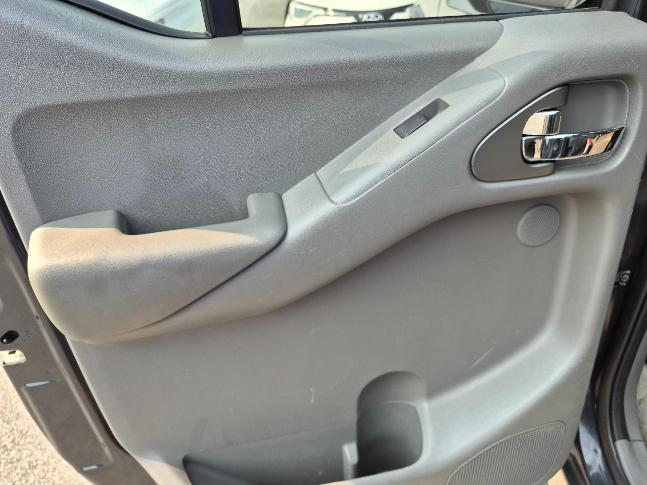 Nissan Frontier SL Crew Cab 4WD 2012