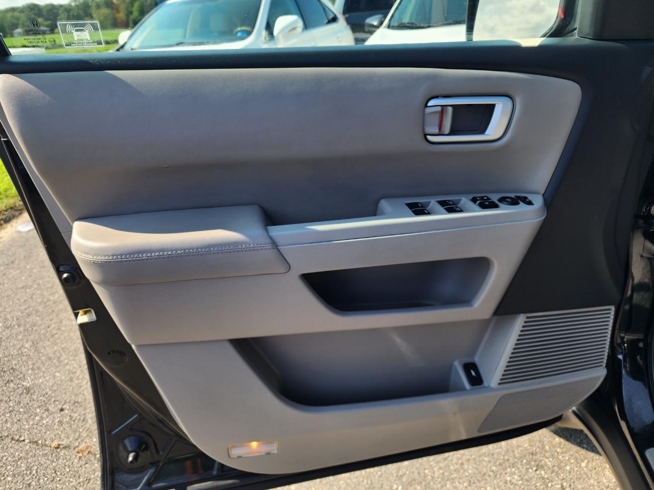 Honda Pilot EX-L 4WD 5-Spd AT with DVD 2011