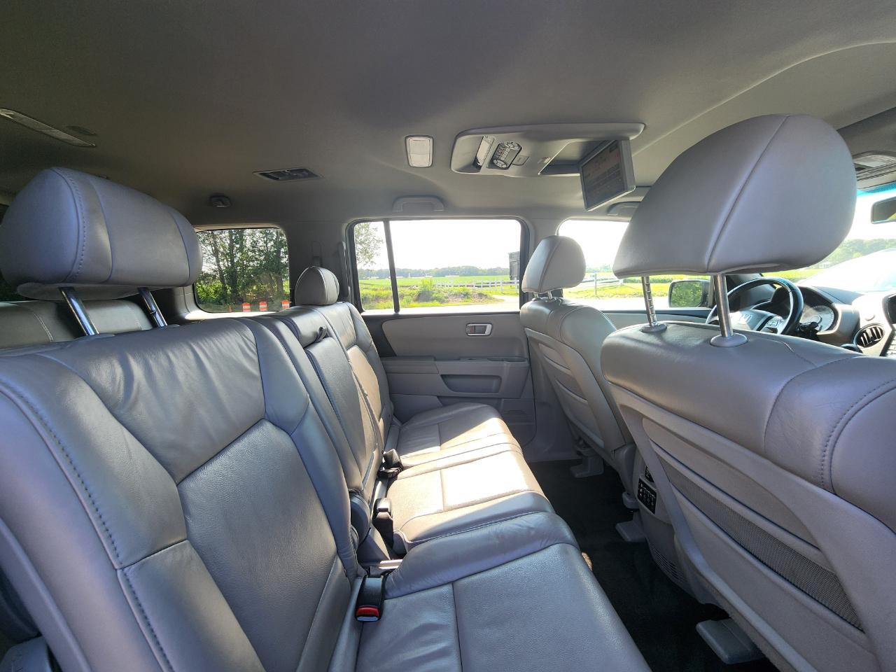 Honda Pilot EX-L 4WD 5-Spd AT with DVD 2011