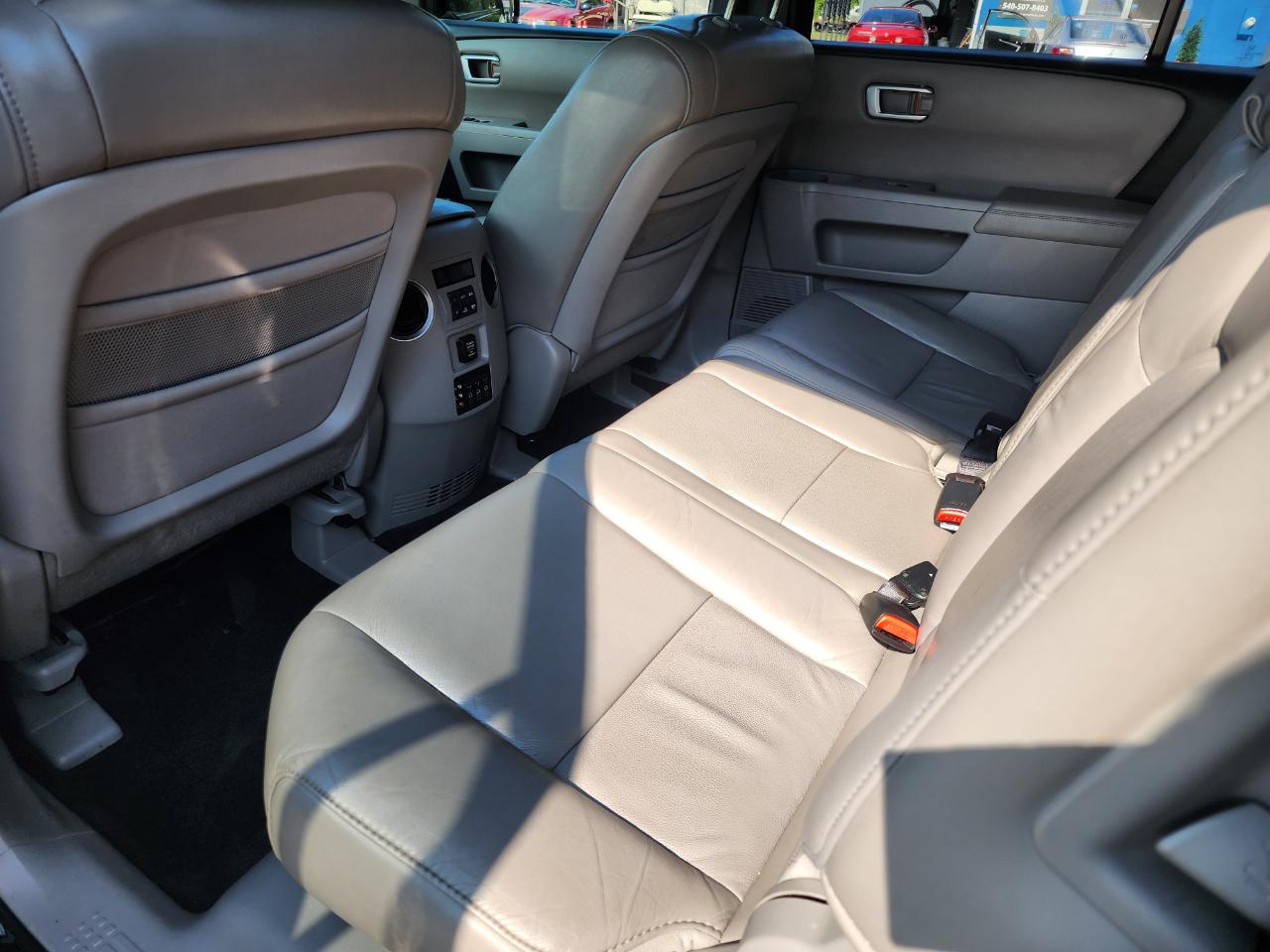 Honda Pilot EX-L 4WD 5-Spd AT with DVD 2011