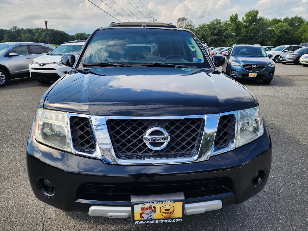 Nissan Pathfinder LE 4WD 2011