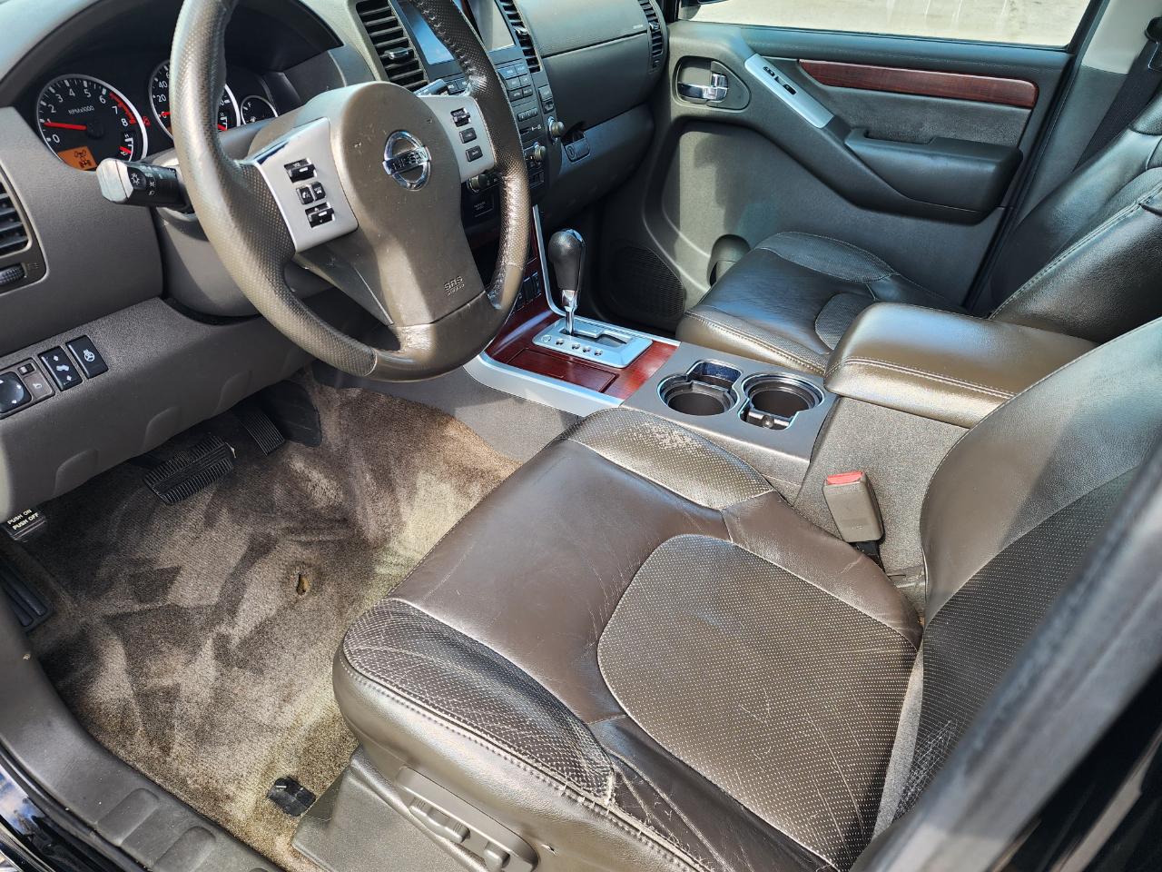 Nissan Pathfinder LE 4WD 2011