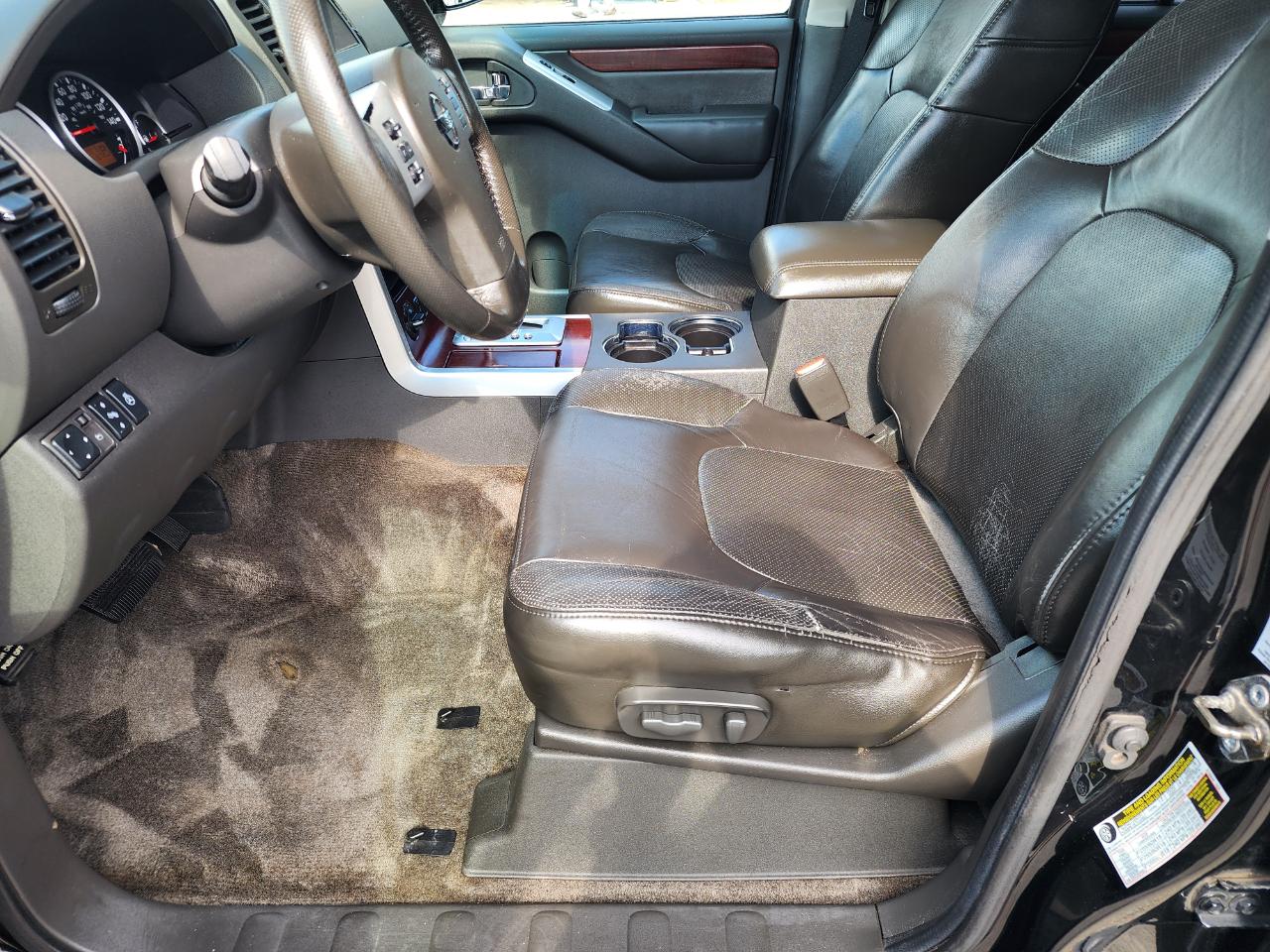 Nissan Pathfinder LE 4WD 2011