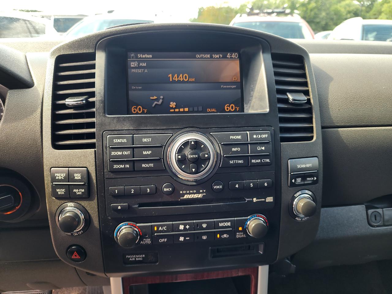 Nissan Pathfinder LE 4WD 2011