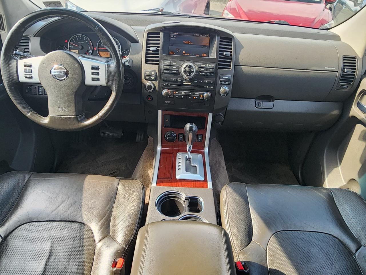 Nissan Pathfinder LE 4WD 2011