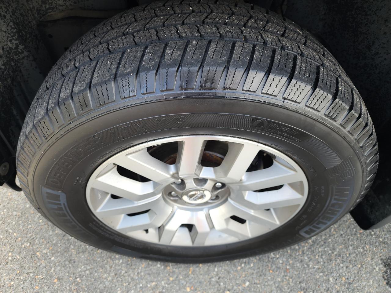 Nissan Pathfinder LE 4WD 2011