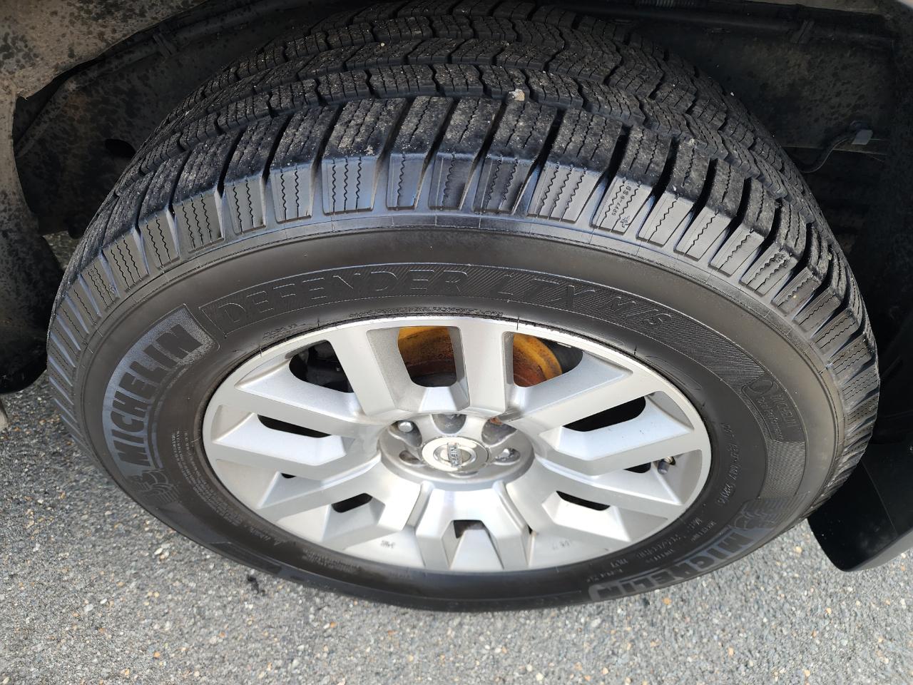 Nissan Pathfinder LE 4WD 2011