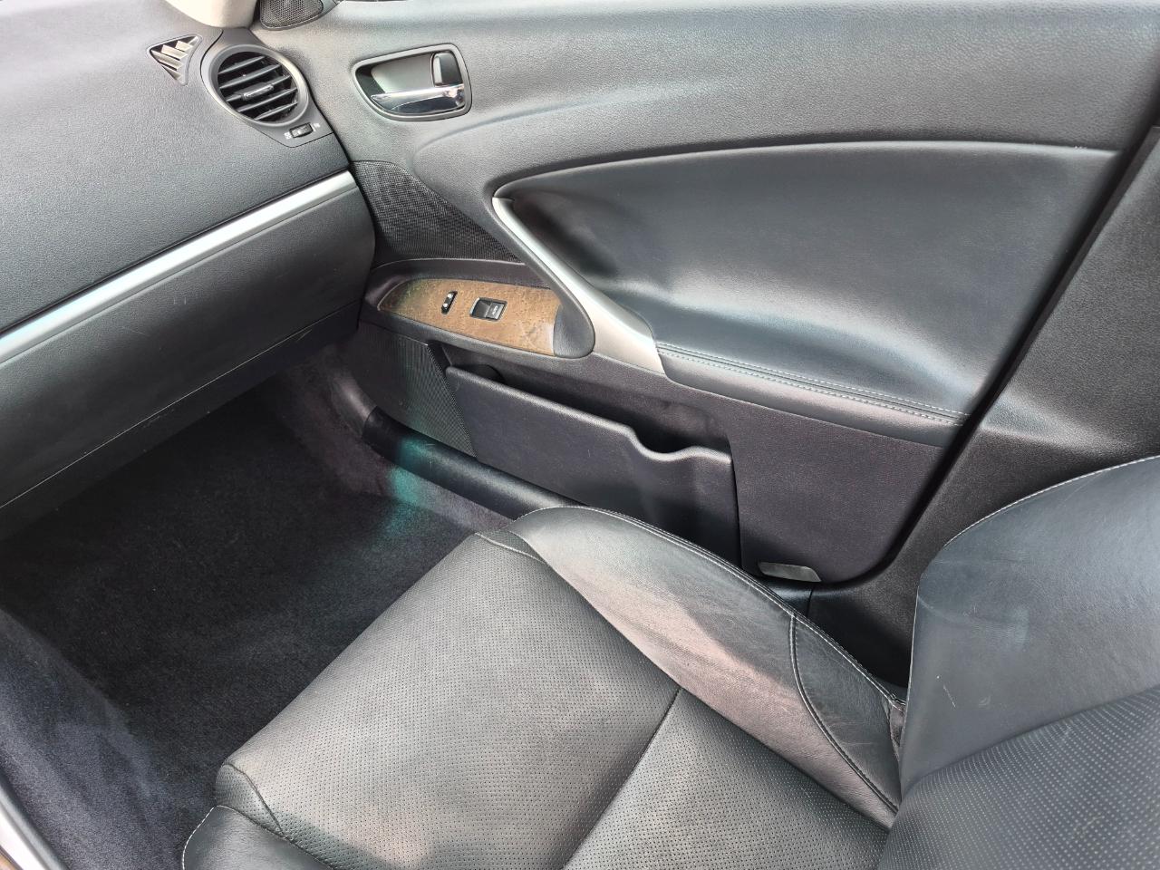 Lexus IS 250 RWD 2011