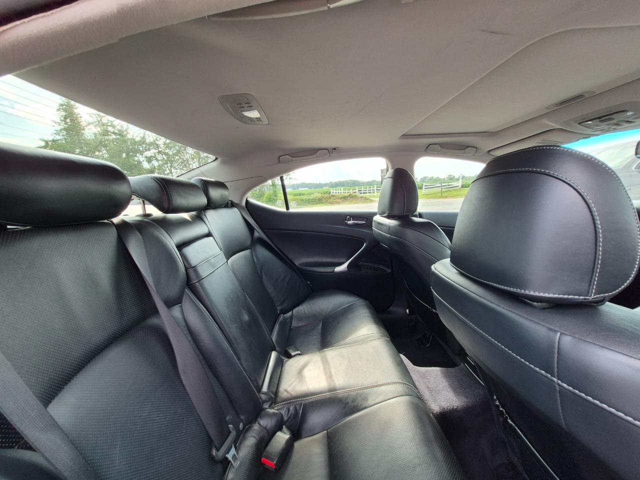 Lexus IS 250 RWD 2011