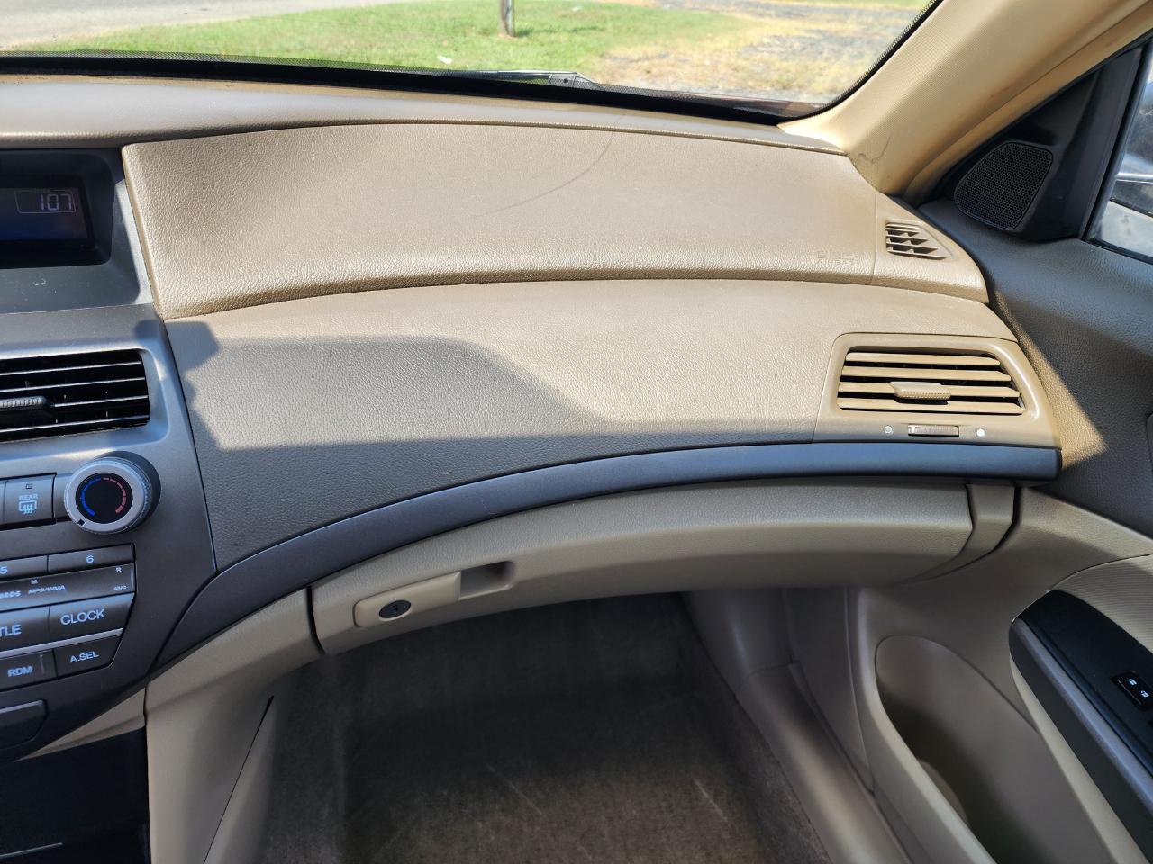 Honda Accord LX sedan AT 2009
