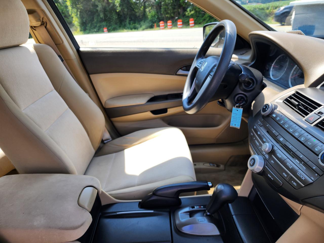 Honda Accord LX sedan AT 2009