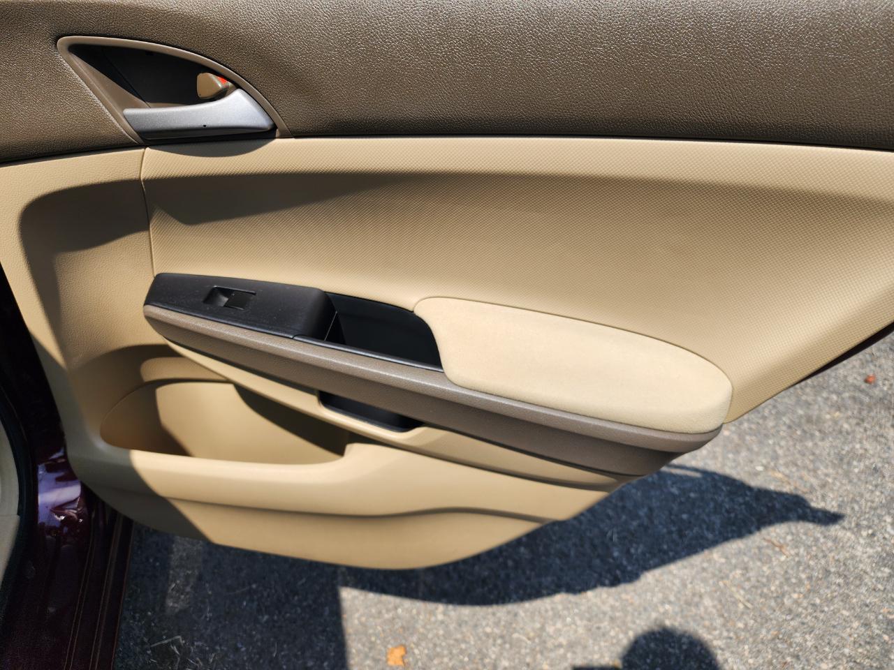 Honda Accord LX sedan AT 2009