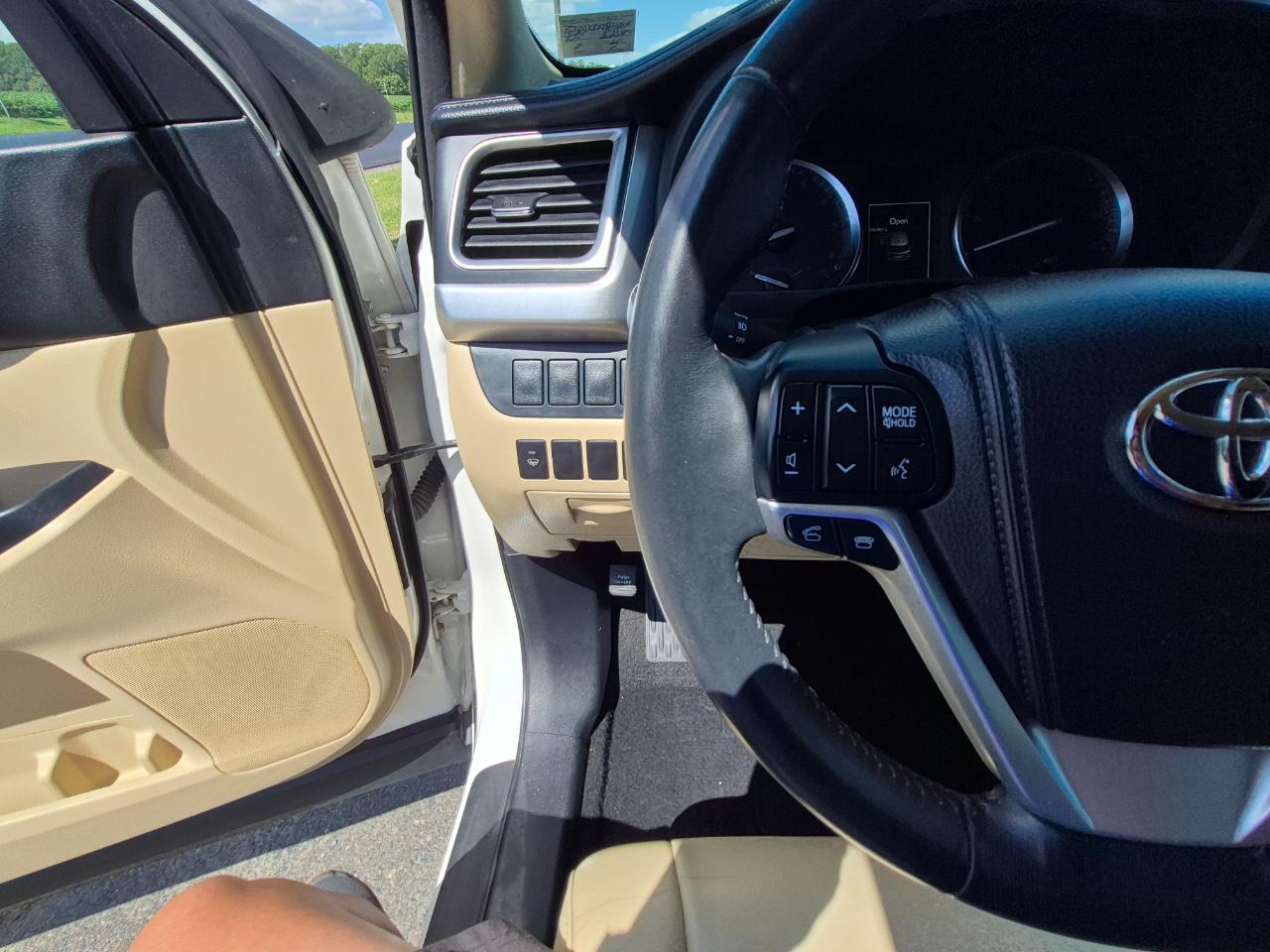Toyota Highlander XLE AWD V6 2015