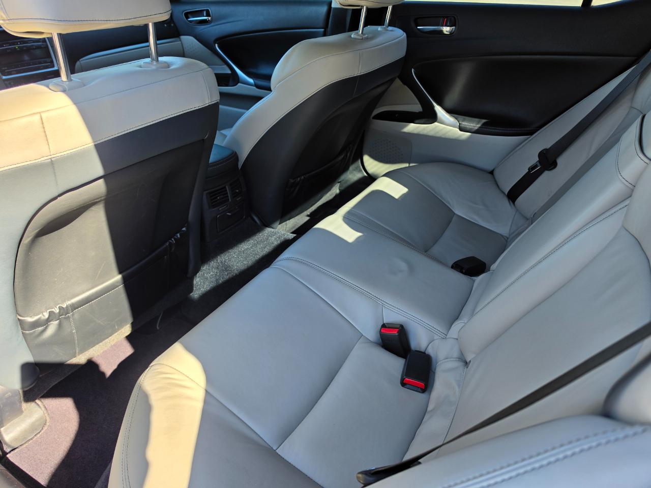 Lexus IS 250 RWD 2012
